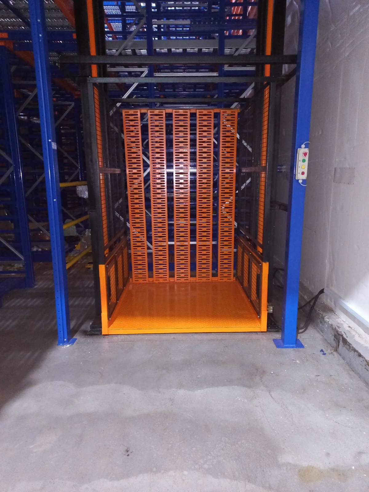 Hydraulic Goods Lift - Cold Store